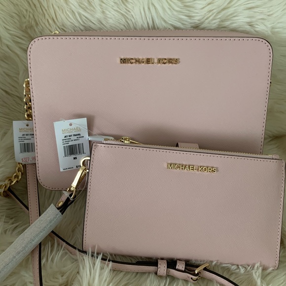 MICHAEL KORS CROSSBODY & WRISTLET. NWT. “B… - Picture 4 of 16
